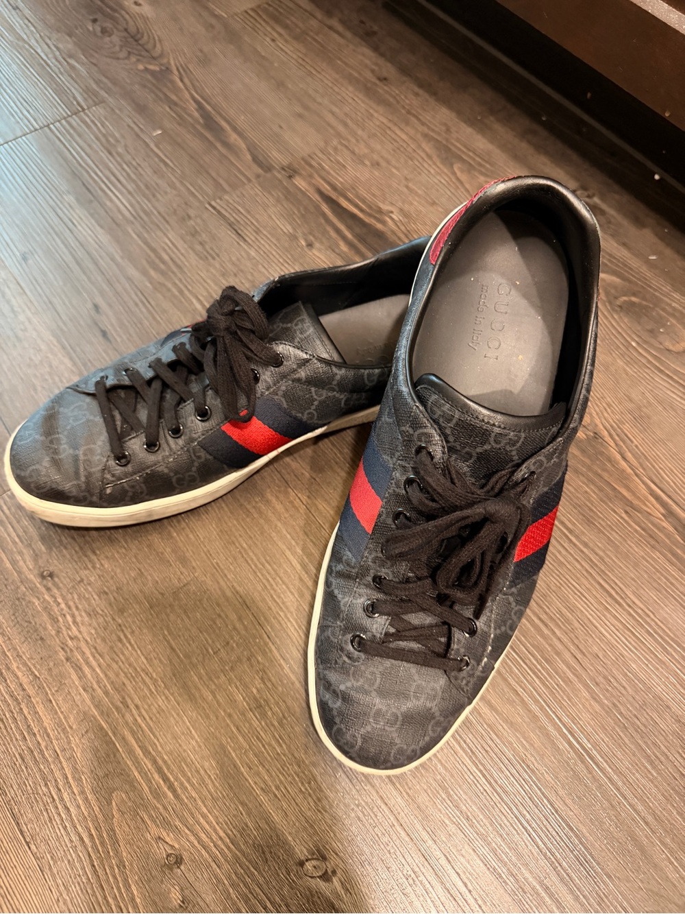 Gucci Black Low-Top Sneakers with Red and Blue Stripe